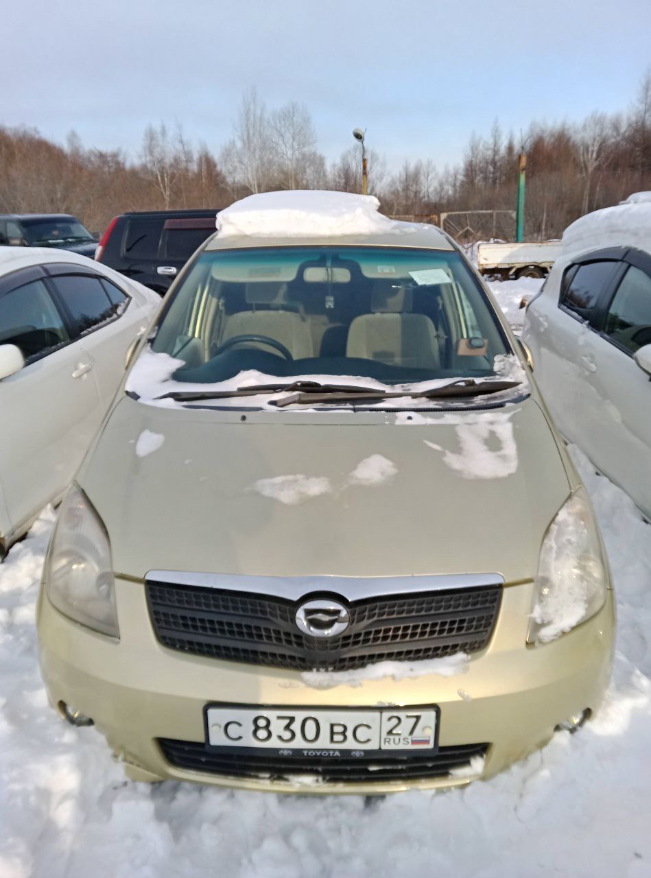 Автомобиль марки "Toyota Corolla Spasio" г/н С830ВС27, 2001г.в., № кузова ZZE1223009617, золотистого цвета