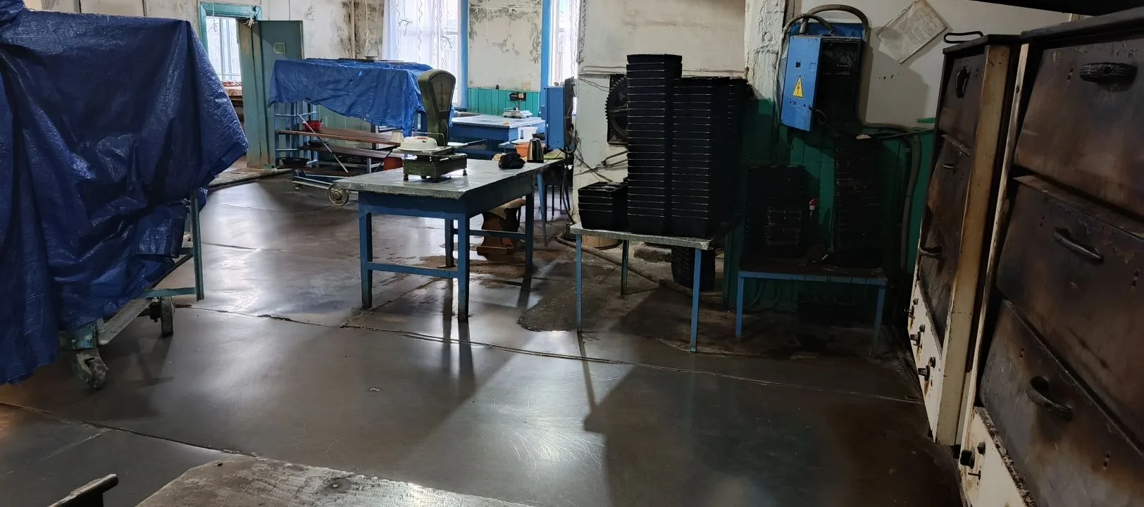 Нежилое помещение, общей площадью 110,1 кв.м., находящееся в отдельно стоящем нежилом здании, расположенное по адресу: Республика Хакасия, Усть-Абаканский район, с. Усть-Бюр, ул. Ленина, 105А