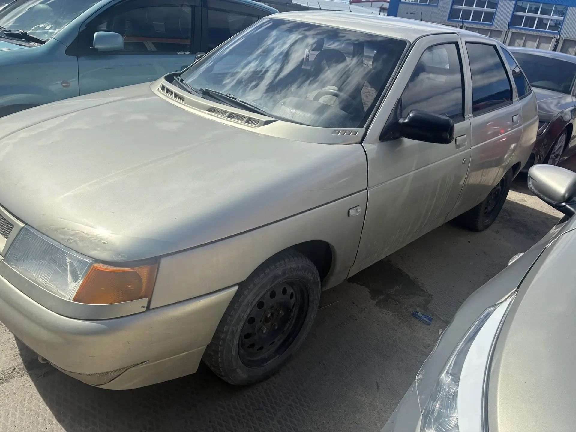 Автомобиль марки "Лада 21124", г/н У226ТС186, 2006 г/в, VIN XTA21124060382899, цвет серебристо - бежевый (ключи и документы отсутствуют, техническое состояние не проверялось, пробег не известен). Имущество продается в том виде, в каком оно есть, в случае продажи возврату/обмену не подлежит. За скрытые дефекты имущества Продавец ответственности не несет.