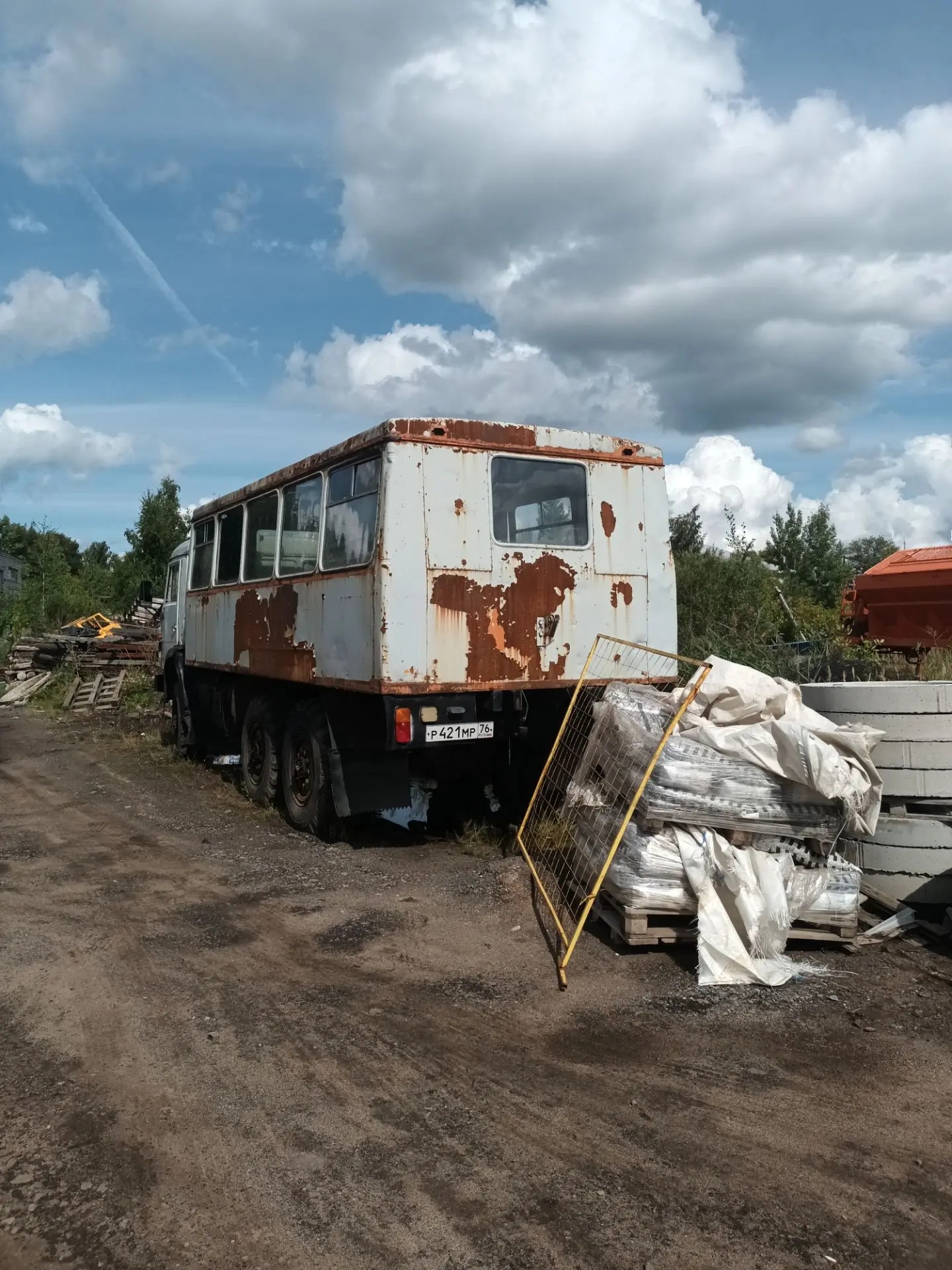 Открытый аукцион по продаже транспортного средства автобус вахтовый 4208 на шасси КАМАЗ