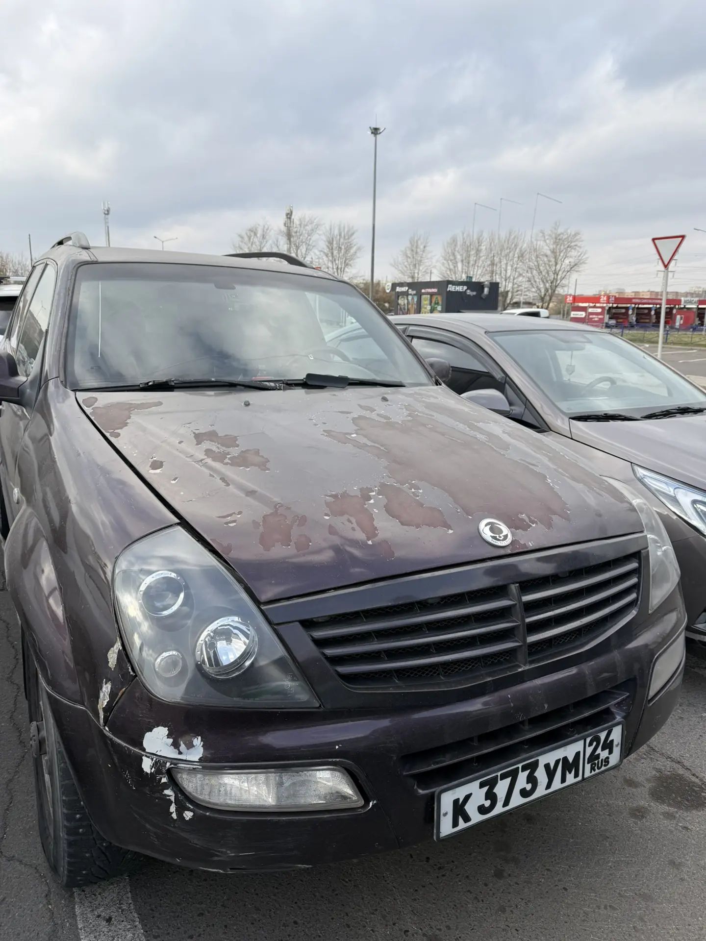 Легковой автомобиль универсал Ssang Yong REXTON RХ230, 2007г.в., г/н К373УМ24, VIN XU3R0L2370001574, номер кузова XU3R0L2370001574, номер двигателя 001998, цвет коричневый. Начальная цена продажи 481 063,38 руб. Задаток 72200 руб.
