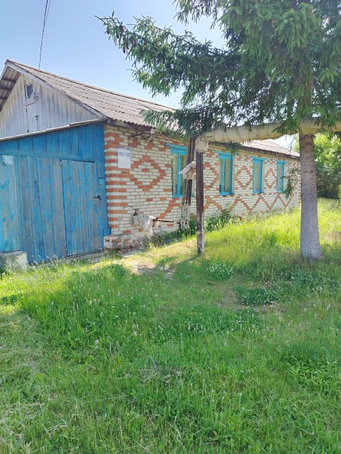 Здание  фельдшерско-акушерского пункта одновременно с земельным участком по адресу: Курганская область,  Шадринский район,  с. Верхозино,  ул. Советская, д. 76