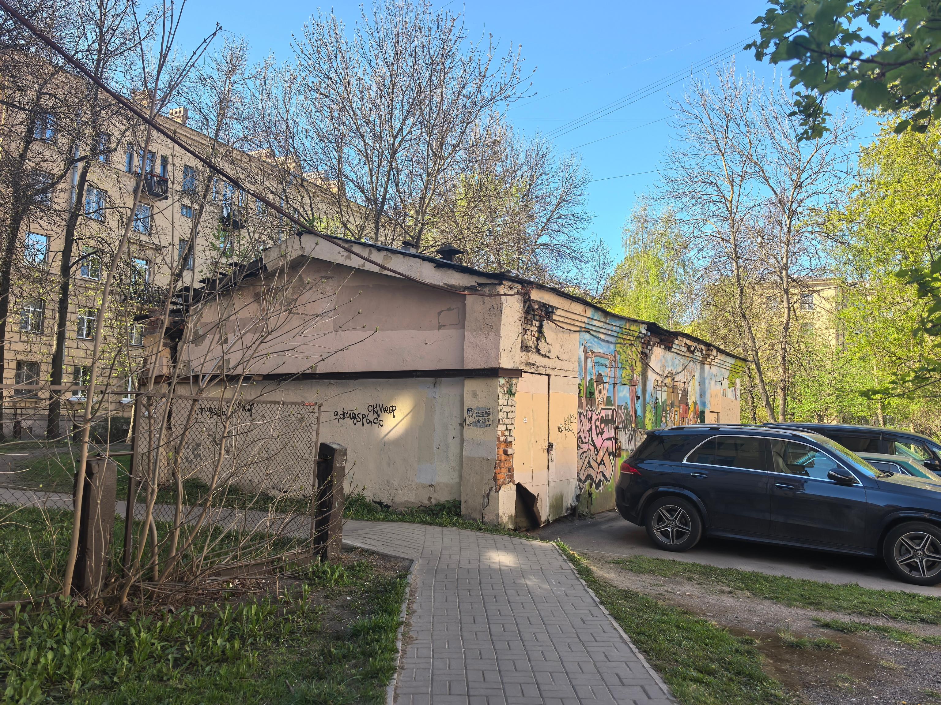 Здание, расположенное по адресу: г. Санкт-Петербург, Заневский проспект, дом 13, литера Б, находящееся в государственной собственности Санкт-Петербурга, с предоставлением покупателю права на заключение договора аренды (на 49 лет) земельного участка, расположенного по адресу: Российская Федерация, Санкт-Петербург, внутригородское муниципальное образование Санкт Петербурга муниципальный округ Малая Охта, Заневский проспект, земельный участок 13б