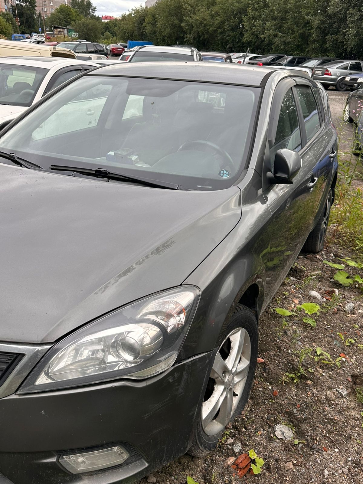 Автомобиль марки «Kia Ceed» (Киа Сид), серебристого цвета, государственный регистрационный знак Н930МС51, 2010 года выпуска. VIN: XWEHC512AA0001374.