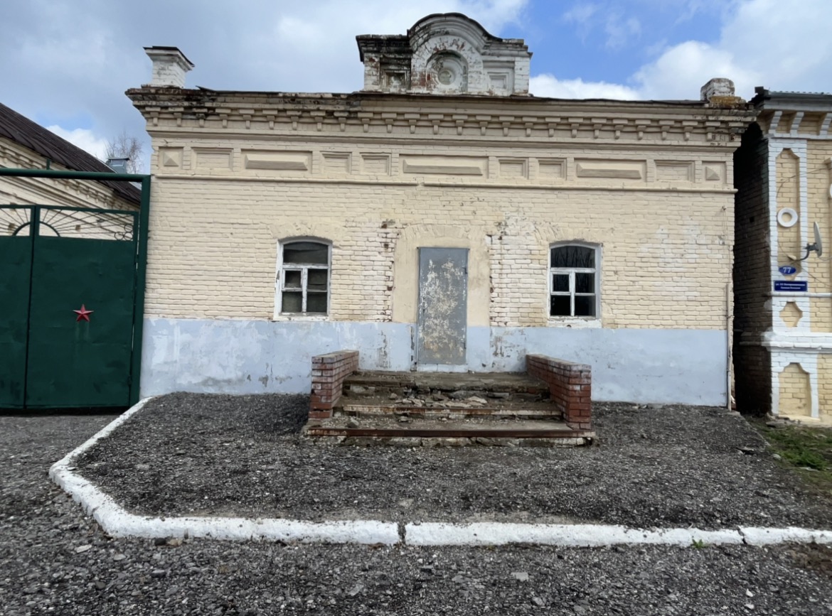 Нежилое здание с пристроями, площадью 178,2 кв.м, расположенное по адресу: Ульяновская область, г.Димитровград, ул. 3 Интернационала, д. 79