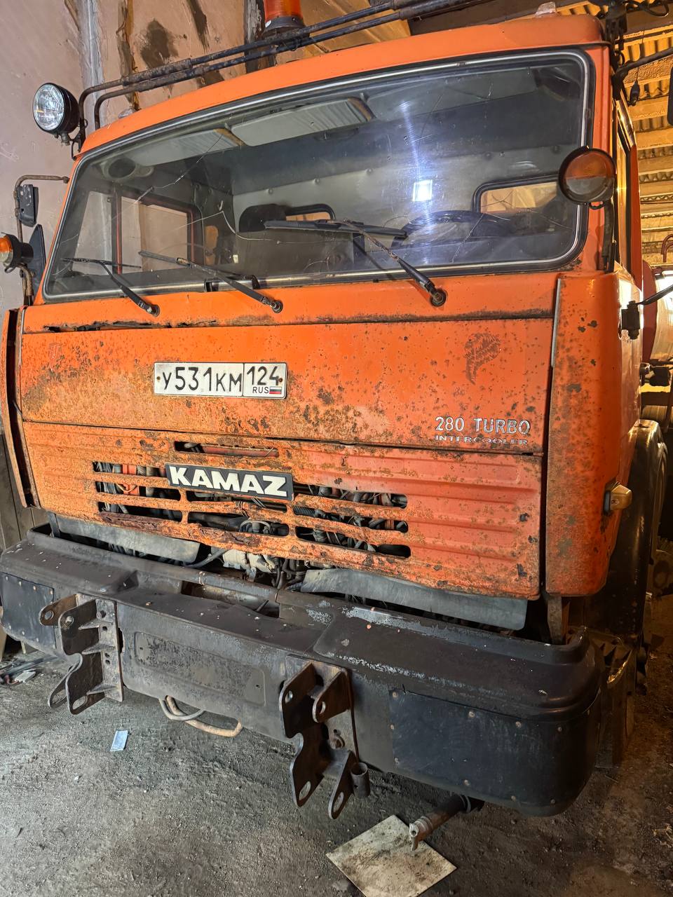 Специализированный автомобиль К0823 на шасси КАМАЗ-65115, 2008г.в., г/н У531КM124, VIN Х5Н82300380000013, номер кузова (кабина) 2093243, номер шасси ХТС65115382336125, номер двигателя 824870032, цвет оранжевый. Начальная цена продажи 1 907 000,30 руб., в т.ч. НДС 343885,30 руб. Задаток 286100 руб.