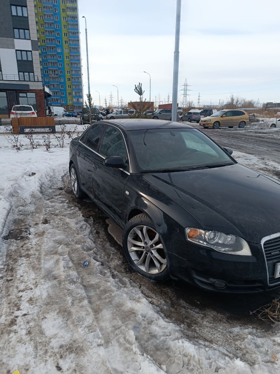Автомобиль АУДИ А4, 2006 г.в., VIN WAUZZZ8E37A038177, двигатель 018680, цвет черный. Рабочее состояние и комплектность автомобиля не проверялось. Находится в г. Красноярск, данное имущество обращено в доход государства (Документы отсутствуют) (2493/25)