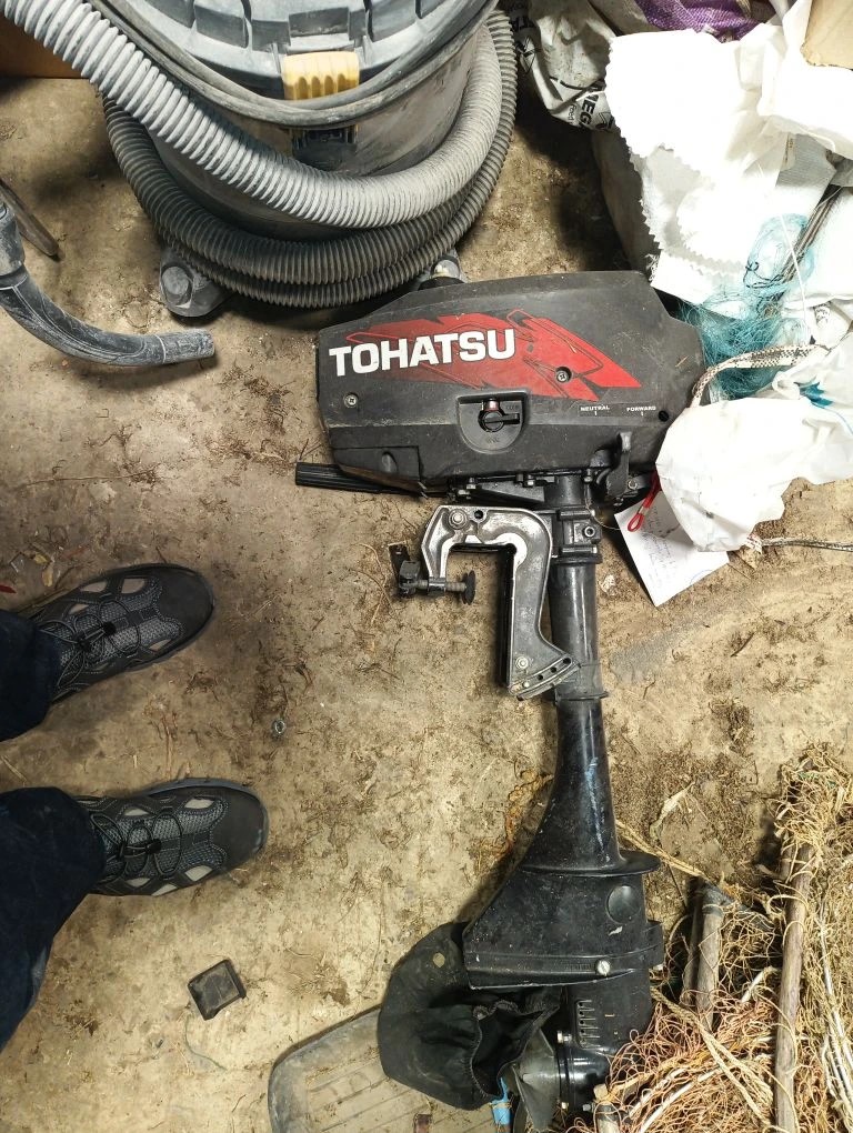 Надувная резиновая лодка Фрегат 280Е / Подвесной лодочный мотор TOHATSU CORPORATION 3FO(М3.5В2) № 052781АС / Гребные весла 2 шт / Сиденье лодочное.Имущество продается в том виде, в каком оно есть, в случае продажи возврату/обмену не подлежит. За скрытые дефекты имущества Продавец ответственности не несет.