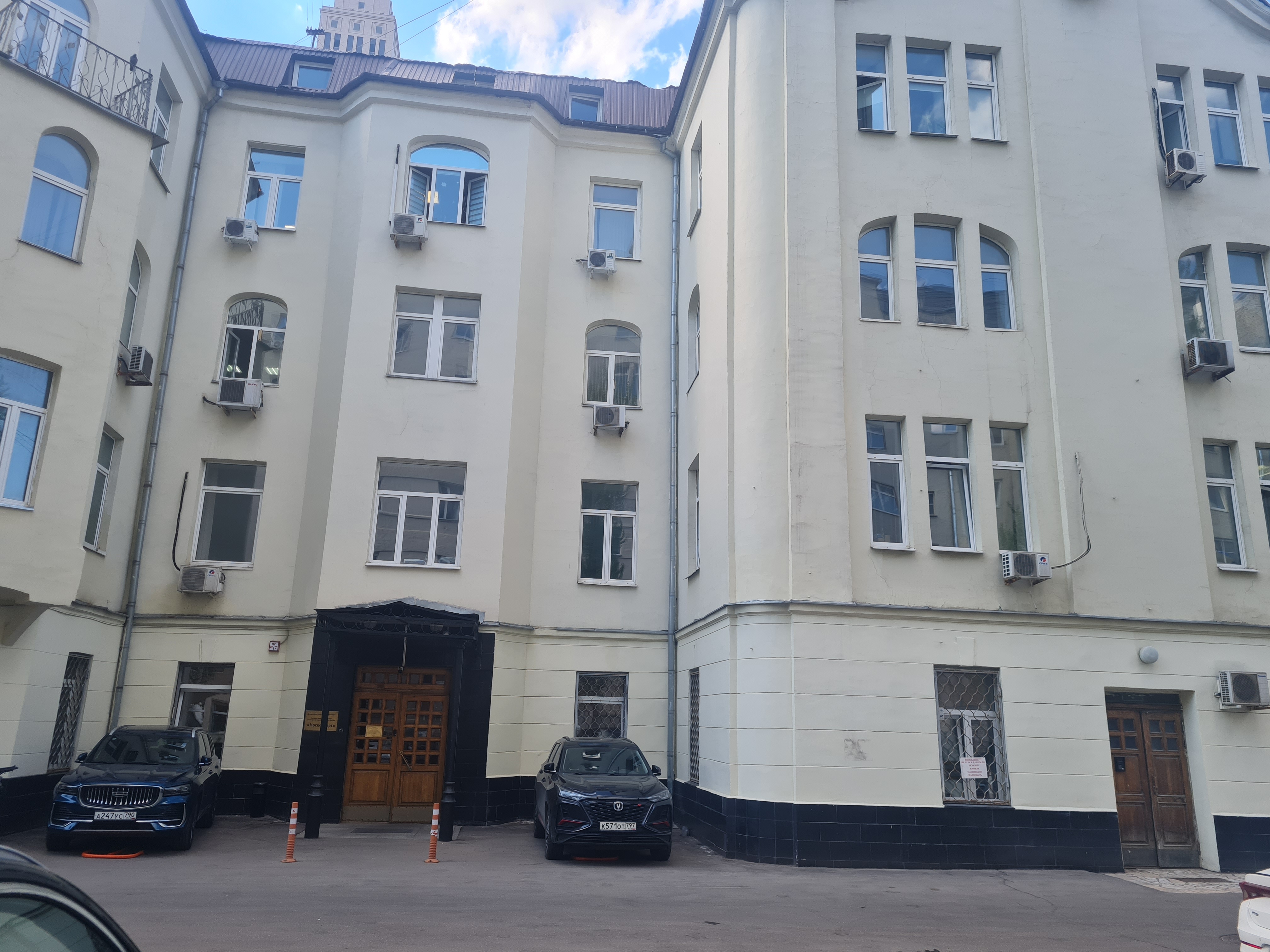 Аукцион в электронной форме на право заключения договора аренды на объект нежилого фонда, находящийся в оперативном управлении ГБУК г. Москвы «Москонцерт», по адресу: г. Москва, пр-т Ленинградский, д. 30, стр. 2, площадью 83,5 кв. м с кадастровым номером 77:09:0004021:5249