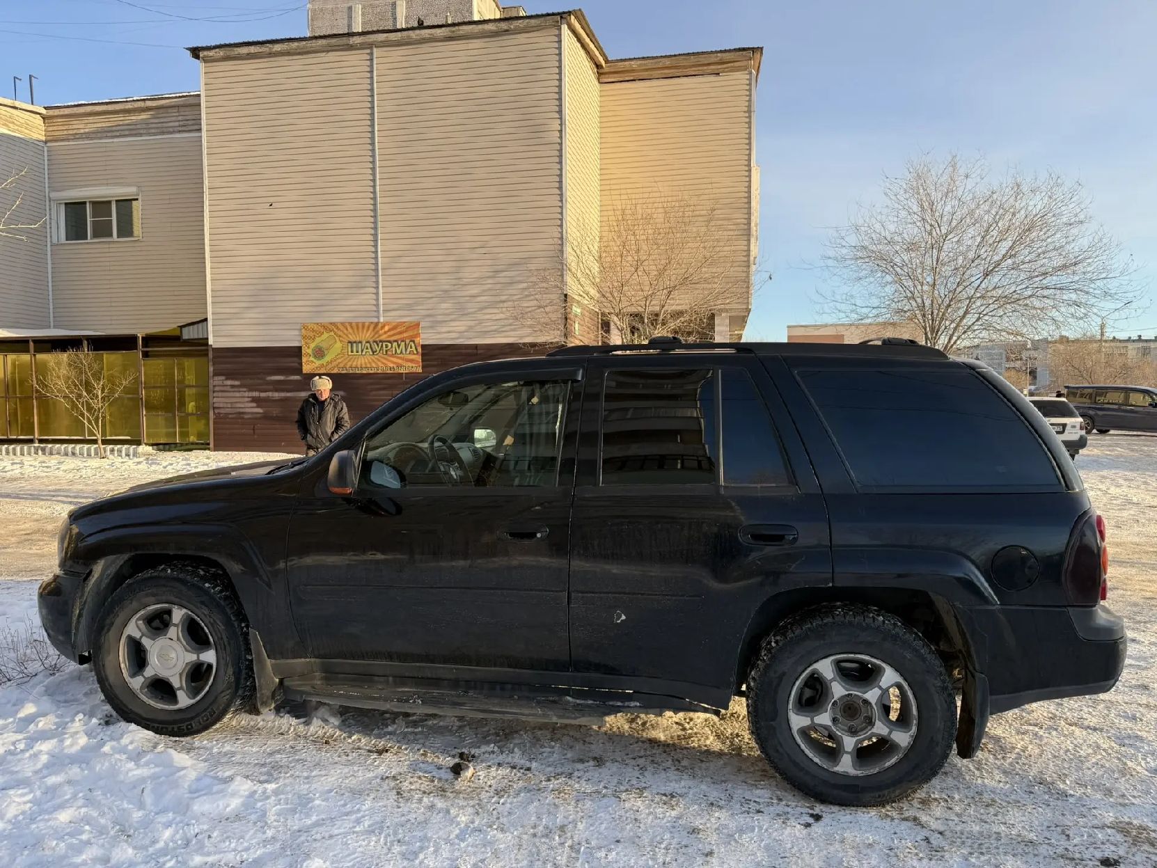 Автомобиль легковой ШЕВРОЛЕ GМТ360 (ТRАILВLАZЕR Т15506), 2007 г.в., г/н М730МХ75, VIN: ХWFDТ13S180000040, номер шасси (рамы): ХWFDТ13S180000040. ПТС отсутствует. На правой двери не большая вмятина, порог справой стороны имеет сколы, на бампере с правой стороны скол, с левой стороны легкие царапины и скол, на левой задней двери два скола, на левом осветительном приборе потертости от крепления, порог имеет трещины и сколы, на левом заднем крыле имеется скол.