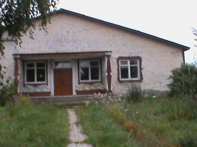 Нежилое здание –здание начальной школы, кадастровый номер 35:08:0301051:293, общая площадь 339,2 кв.м, вместе с земельным участком кадастровый номер 35:08: 0301051:514, общей площадью 4742,0 кв.м