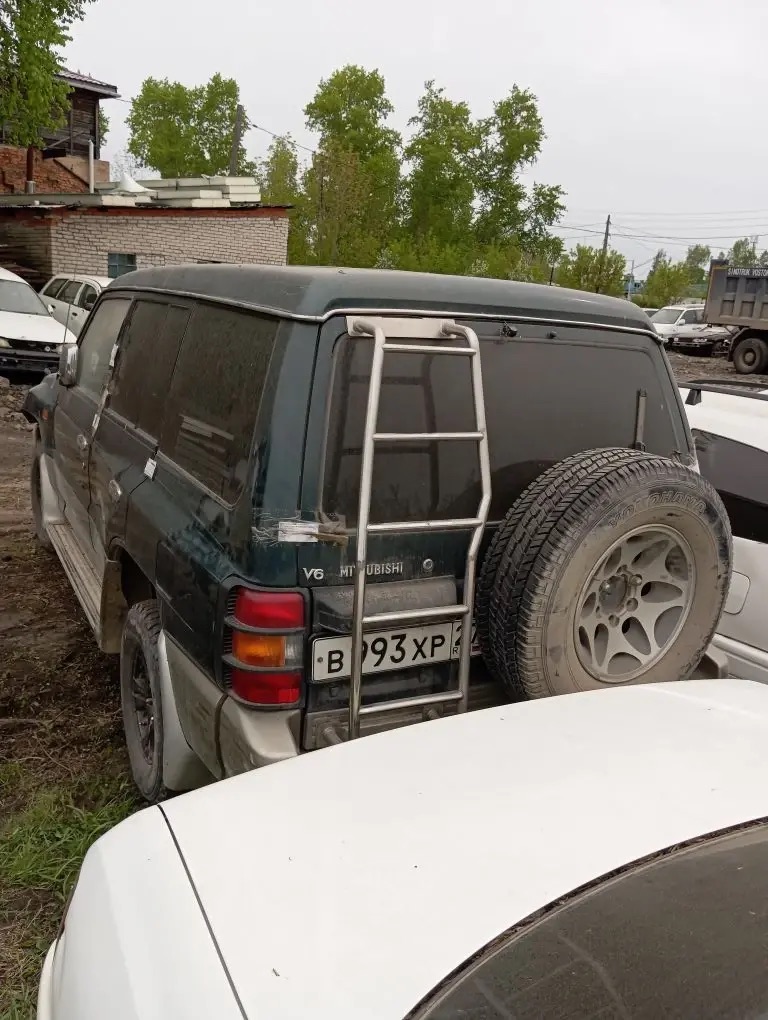 Автомобиль марки Mitsubishi Pajero г/н В993ХР27,г.в 1994, № шасси V454403695,цвет темно -зеленый