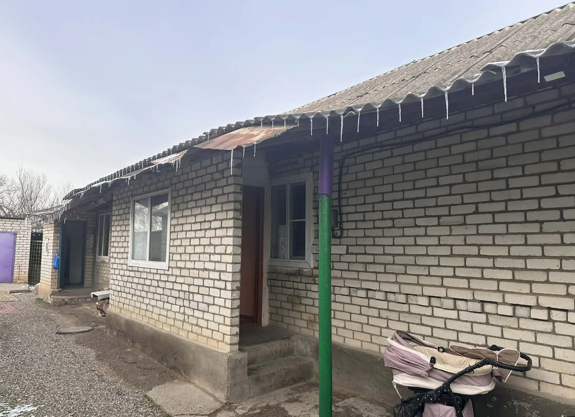Лот №3. Жилой дом, площадь 52,2 кв.м, кадастровый номер 26:27:061302:314, количество этажей 1, в том числе 0, размер доли-1, адрес: Ставропольский край, Советский район, г. Зеленокумск, ул. Лермонтова, д. 43. Земельный участок, площадь 380 +/- 7 кв.м, кадастровый номер 26:27:061302:80, адрес: ориентир: Ставропольский край, Советский район, г. Зеленокумск, ул. Лермонтова, д. 43.