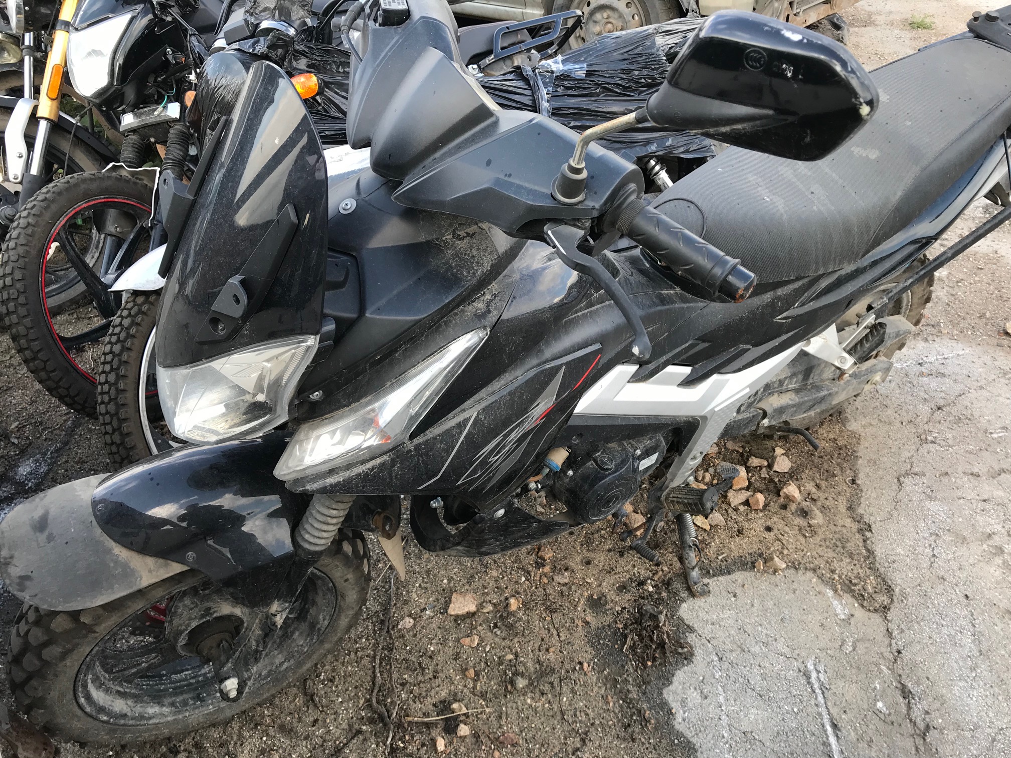 Мотоцикл Питбайк, Снегоход Тайга Варяг 550 V, мопед MAX, мотоциклы и т.д., согласно извещению (реализация по прямому назначению), капот, дверь, сидения (реализация в качестве годных остатков)