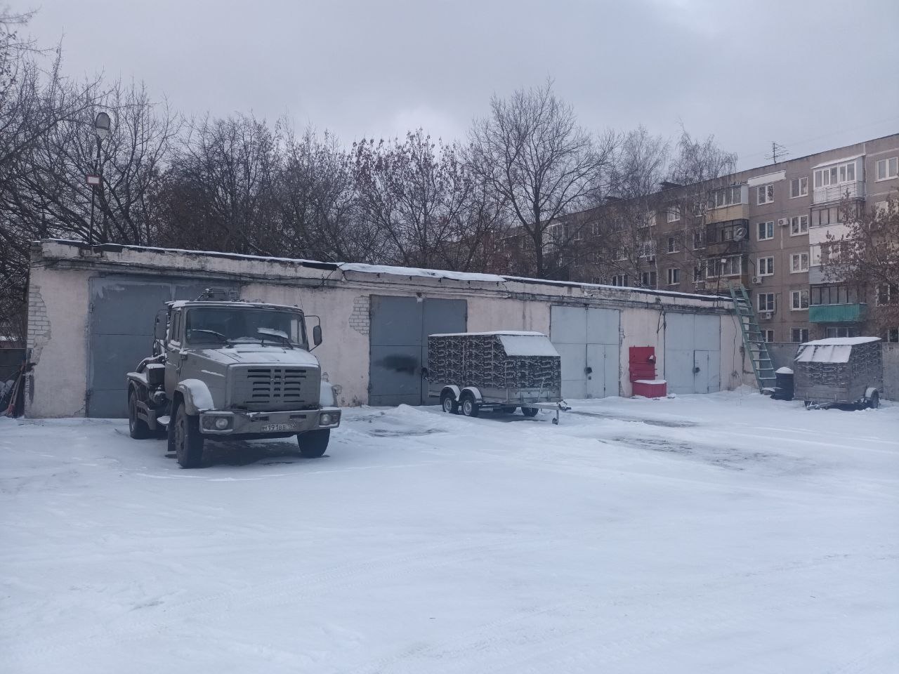 Лот № 4 нежилое здание (гараж)