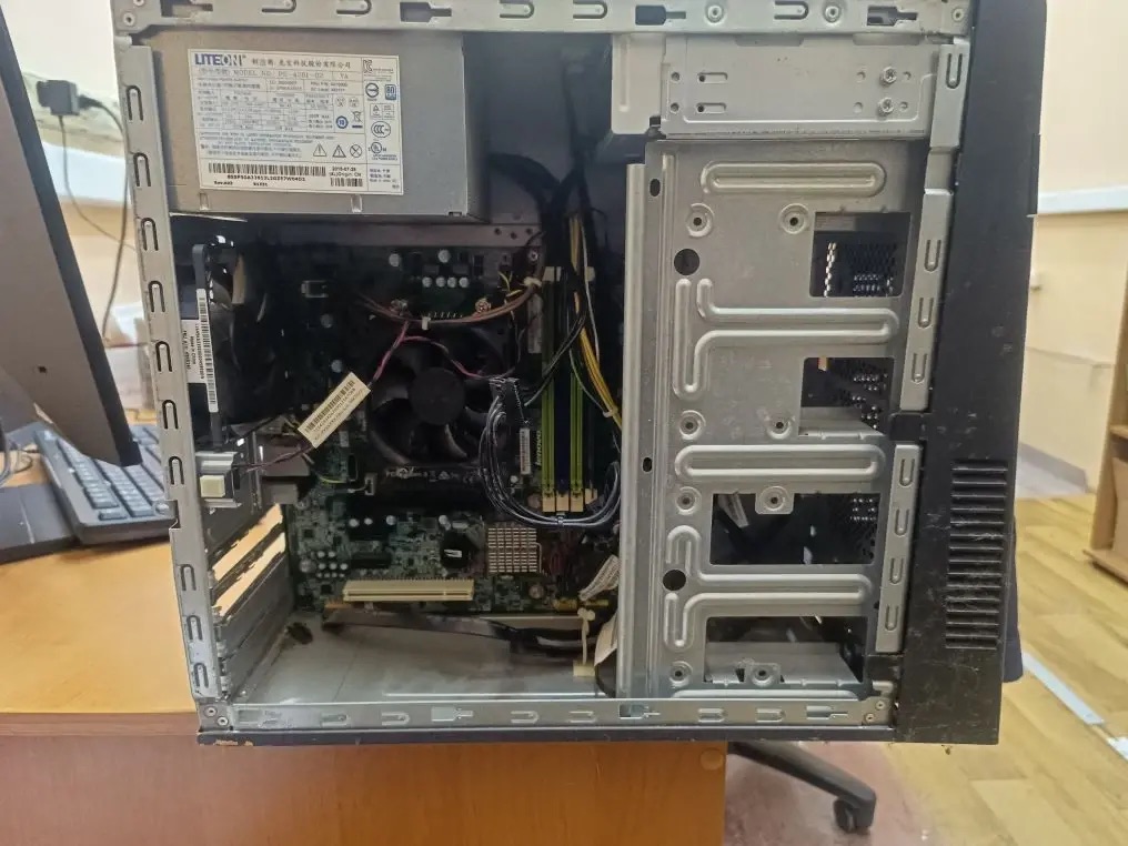Системный блок марки Lenovo модели 1S10J6S00300PC08LJK2