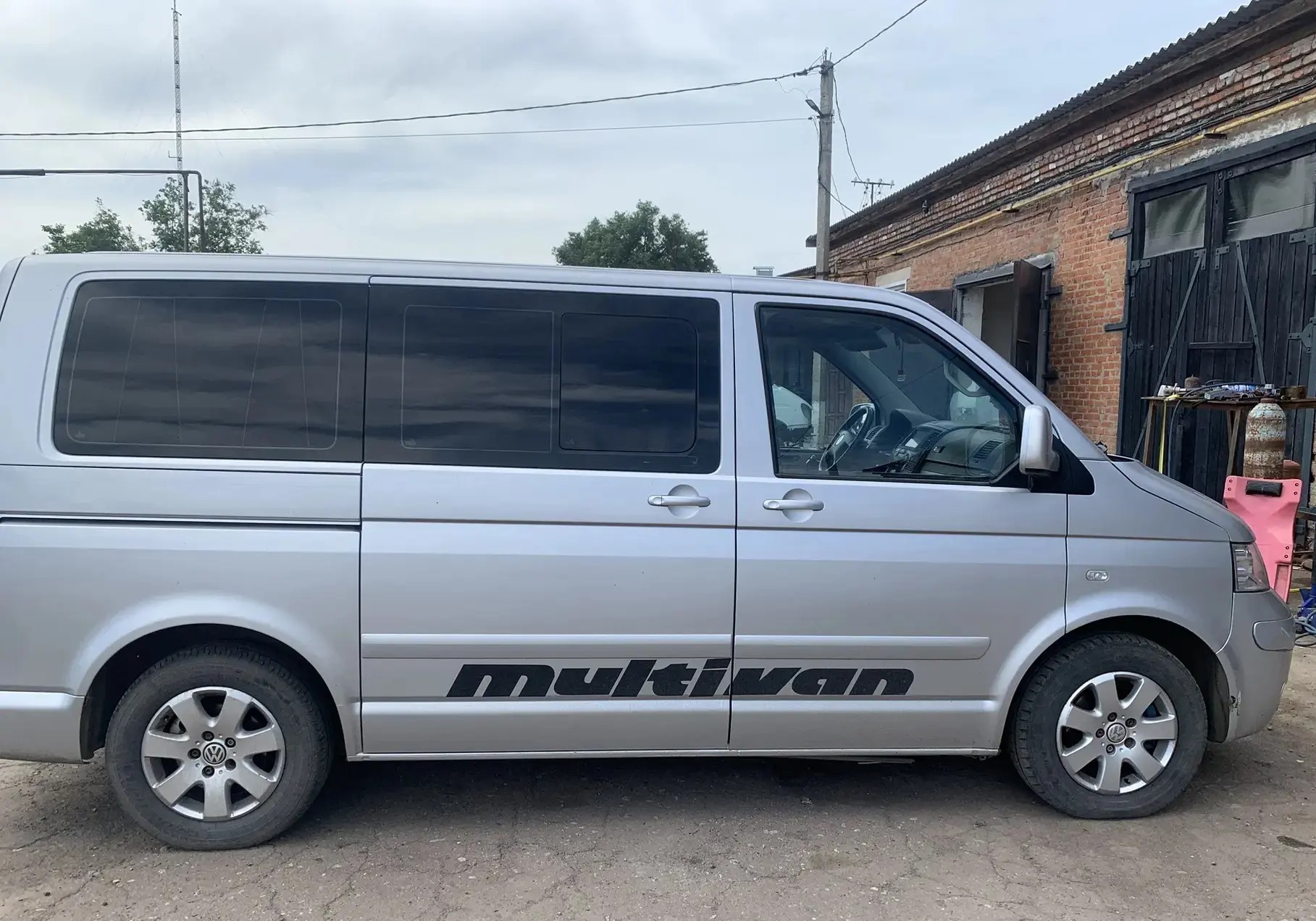 Автомобиль Volkswagen Multivan, 2003 г.в. (годные остатки)