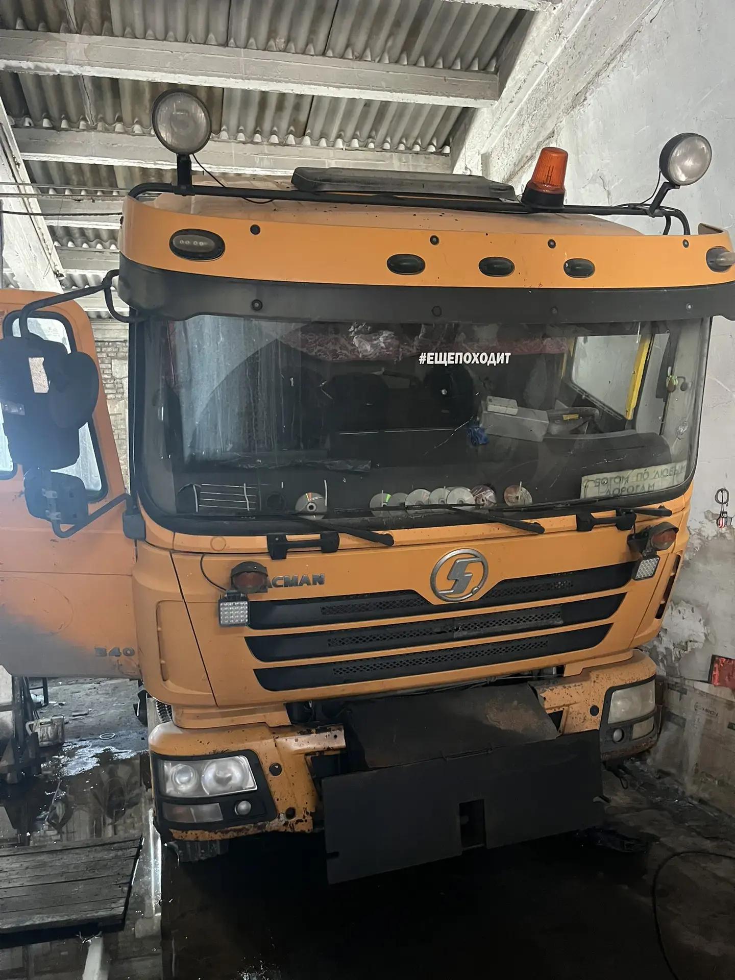 (повторные торги) Грузовой самосвал SHACMAN SX3255DR384, 2011 г.в., г/н М691НУ124, VIN LZGJLDR44BX083735, идентификационные номера (№ двигателя, № рамы) отсутствуют, АКБ отсутствует, цвет желтый. Должник ООО «ПКП Прогресс». Обременения: Арест, запреты судебного пристава исполнителя на рег. действия. Начальная цена продажи 1418650,22 руб. в т.ч. НДС 255822,17 руб. Задаток 213000,00 руб. (пор. 644)
