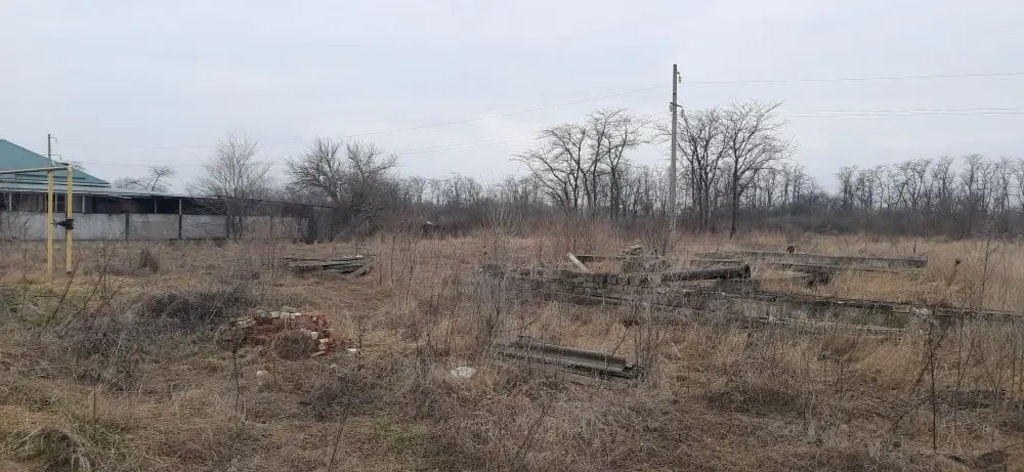 Залоговое имущество должника Ванюшкиной Ж.В.: земельный участок, площадь 1900 +/- 30,51 кв.м, кадастровый номер 26:15:291102:330, ограничение прав и обременение объекта: ипотека в силу закона, запрещения регистрации, ограничения прав на земельный участок, предусмотренныест. 56 Земельного кодекса Российской Федерации, адрес: Ставропольский край, Кочубеевский район, с. Новая Деревня,ул. Первомайская, 13.