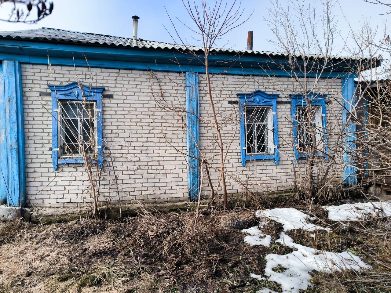 Здание фельдшерско-акушерского пункта, назначение: нежилое, кадастровый номер: 45:08:031003:347, площадь: 55,1 кв. м, одновременно с земельным участком по адресу: Курганская область, Кетовский муниципальный округ, с. Колесниково, ул. Центральная, д. 40