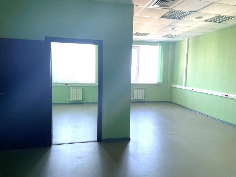 нежилое помещение площадью 52,1 кв.м (в нежилом здании  офисно-лабораторного комплекса (здание научно-исследовательской лаборатории поз. № 2.4) с инженерно-техническим обеспечением, с кадастровым номером 63:09:0102161:712, 1 этаж: комната № 102) по адресу: Российская Федерация, Самарская область, городской округ Тольятти, г.Тольятти, Автозаводский район, Южное шоссе, д.163-а.
