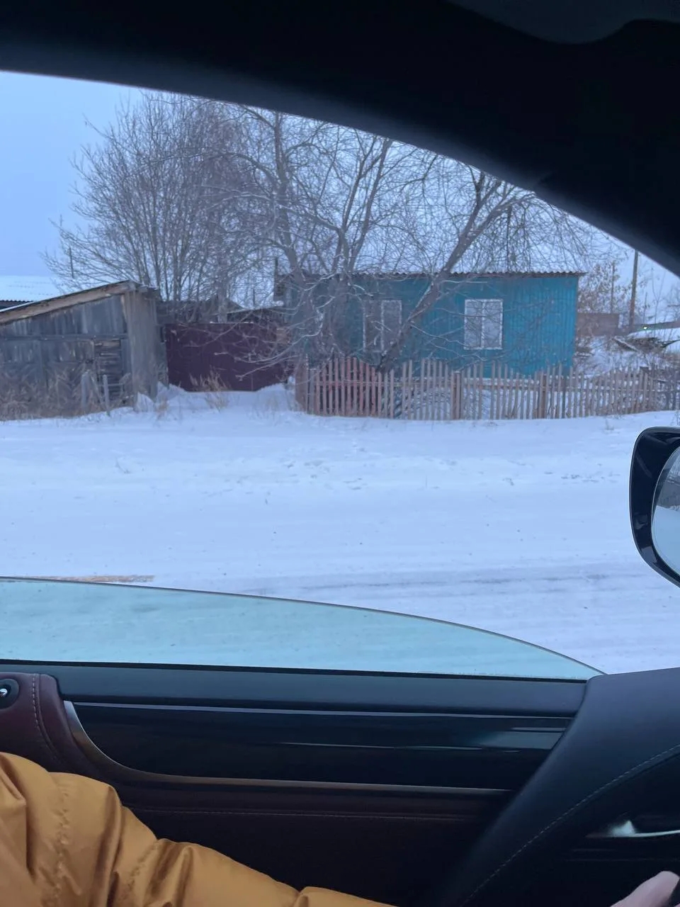 Квартира, площадью 41 кв.м, кадастровый №24:18:3001011:15, земельный участок, площадью 1665+/-28,55 кв.м, кадастровый №24:18:3001011:1 (границы не установлены в соотв. с изменениями в Федеральный закон №218-ФЗ), расположенные по адресу: Красноярский край, Канский район, с. Анцирь, ул. Советская, дом 92, кв.2. Начальная цена продажи 504 800 руб. Задаток 25000 руб.