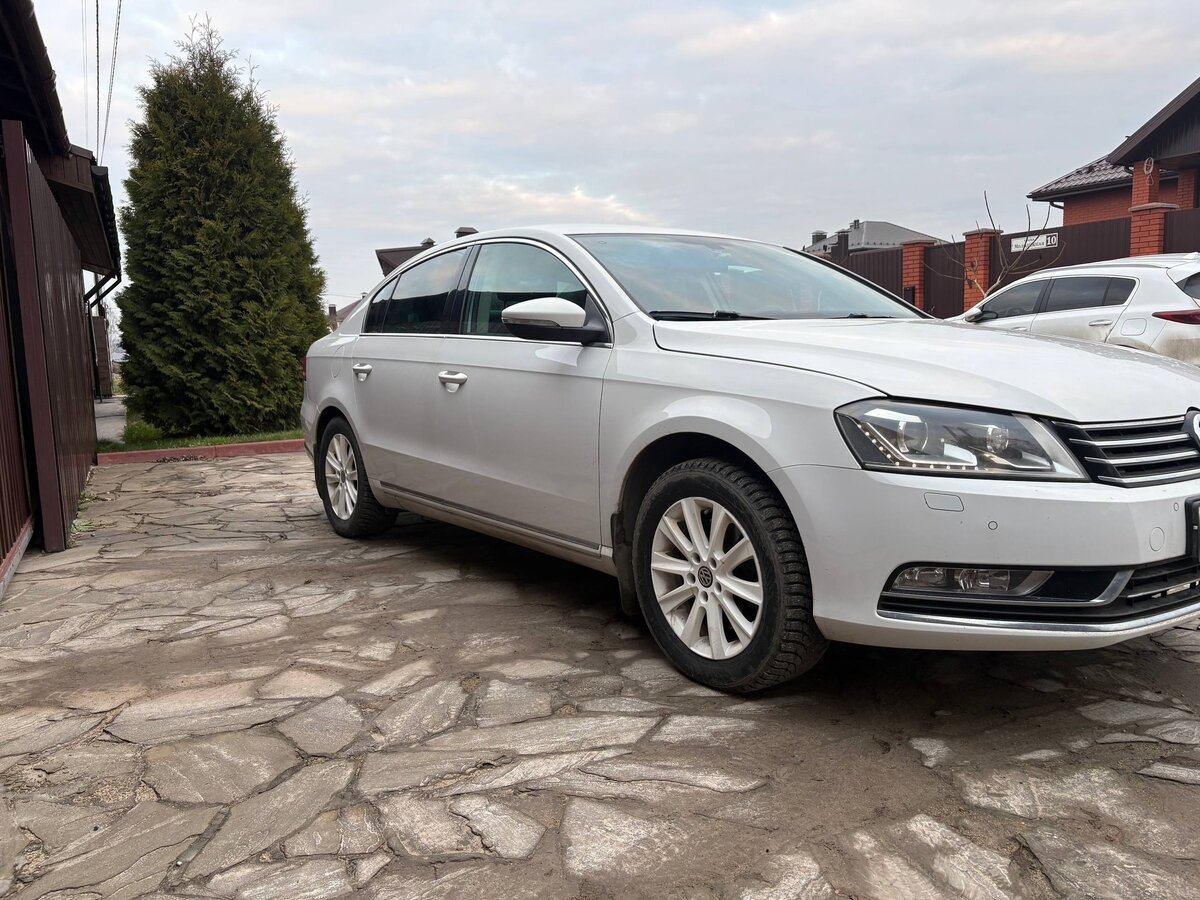 Автомашина марки Volkswagen Passat, с государственным регистрационным знаком Е 333 УН 21 VIN: WVWZZZ3CZDP009088 (21-008176).На транспортные средства наложены ограничения (арест и залог, информация размещена на официальных сайтах https://гибдд.рф, https://www.reestr-zalogov.ru/search).