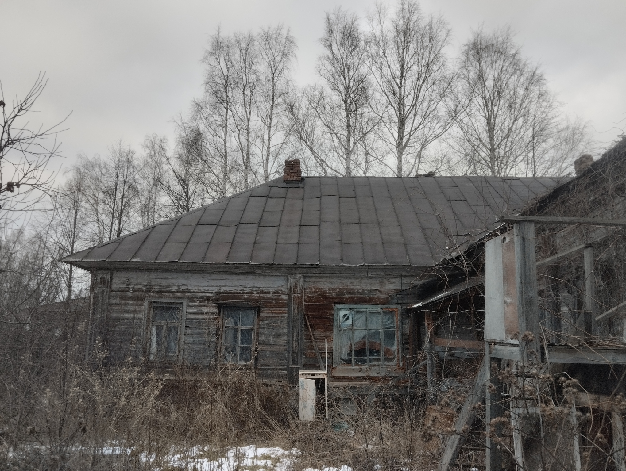 Нежилое здание, объект культурного наследия регионального значения «Дом князя Голицына», 1823 г., номер в реестре – 591610579010005, 1-этажное, площадью 289,7 кв.м., кадастровый номер 59:20:0010106:8, расположенное по адресу: Российская Федерация, Пермский край, муниципальный округ Ильинский, поселок Ильинский, улица Сюзева, дом 20, являющееся объектом культурного наследия регионального значения на основании распоряжения губернатора Пермской области от 05.12.2000 г. № 713-р «О государственном