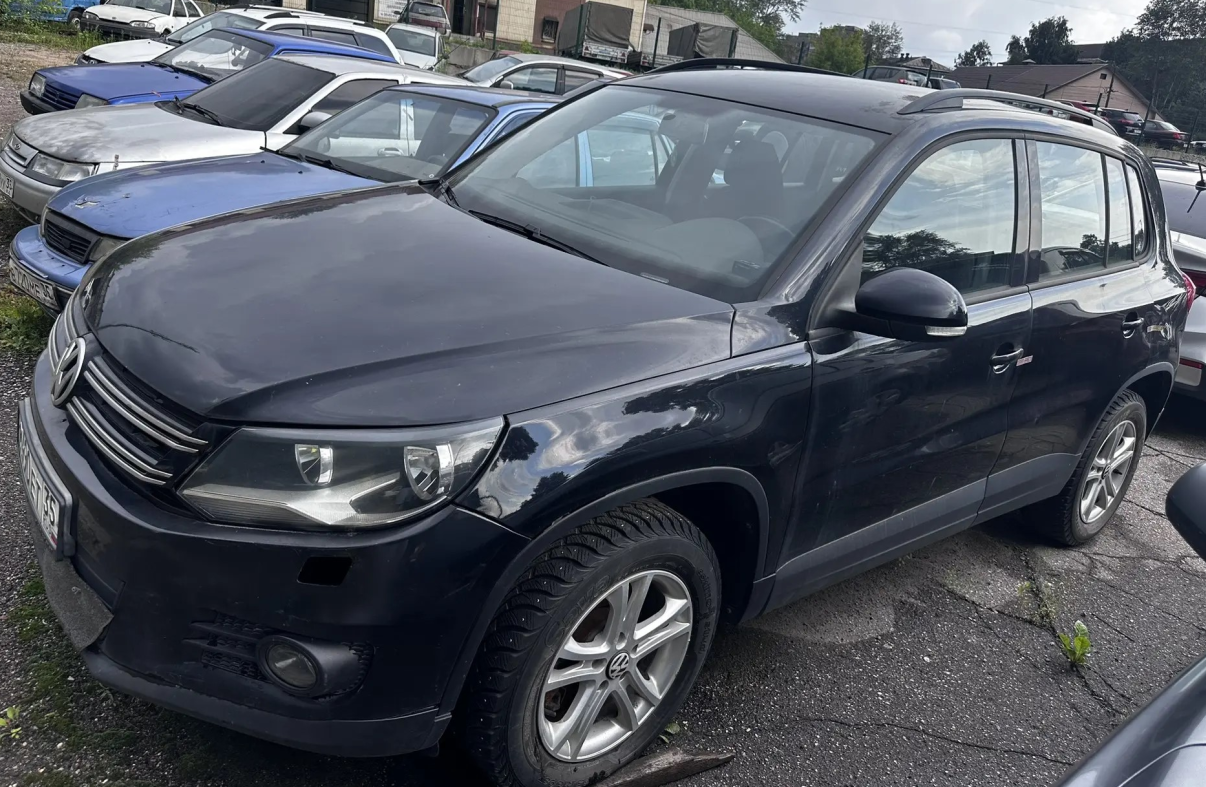 Автомобиль "Фольксваген тигуан", ГРЗ:М490ЕТ35, VIN XW8ZZZ5NZCG106141, 2011г.в., (ключи и документы отсутствуют). Залоговый.