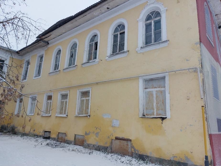 нежилое здание, площадью 598,9 кв.м, количество этажей: 2, в том числе подземных 0, кадастровый номер 76:20:080427:23, объект культурного наследия местного (муниципального) значения «Дом купцов Сыроежиных», нач. XIX в., середина XIX в., нач. 1870-х гг., 1914-1916 гг., включенный в единый государственный реестр объектов культурного наследия (памятников истории и культуры) народов Российской Федерации, расположенное по адресу: Ярославская область, р-н Рыбинский, г Рыбинск, ул Бульварная, д. 12