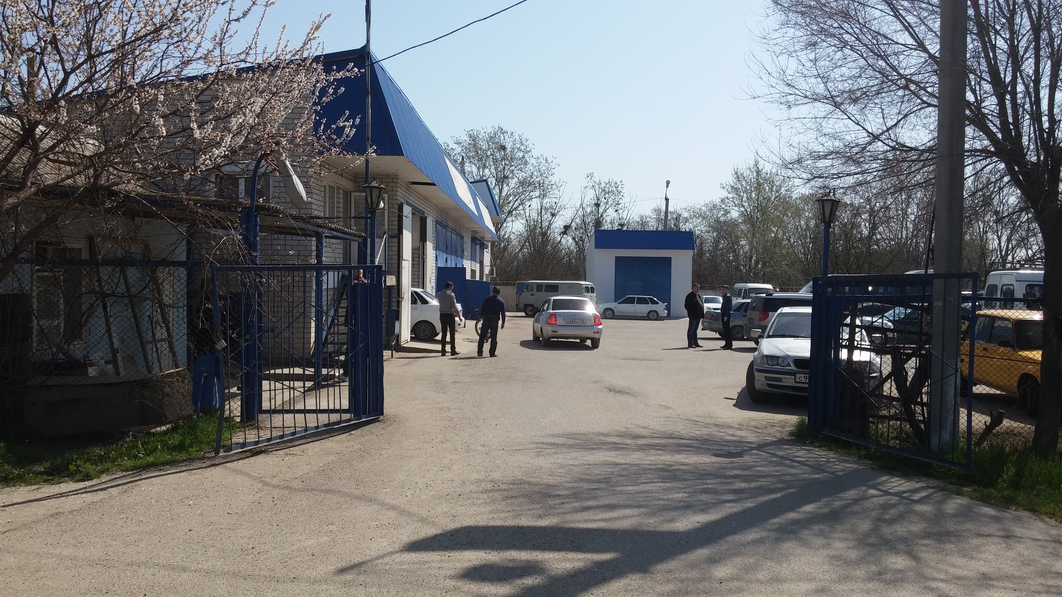 Здание дежурного, площадь 16,2 кв.м, количество этажей 1, в том числе подземных 0, кадастровый номер 26:22:000000:5525; комплекс по обслуживанию автомобилей, площадь 206,3 кв.м, количество этажей 2, в , в том числе подземных 0, кадастровый номер 26:22:000000:5521; специализированная стоянка, площадь 2501 кв.м, кадастровый номер 3 26:22:000000:5550; земельный участок, площадь 1837 +/- 15 кв.м, кадастровый номер 26:22:020415:41, адрес: Ставропольский край, г. Нефтекумск, ул. Шоссейная д.6