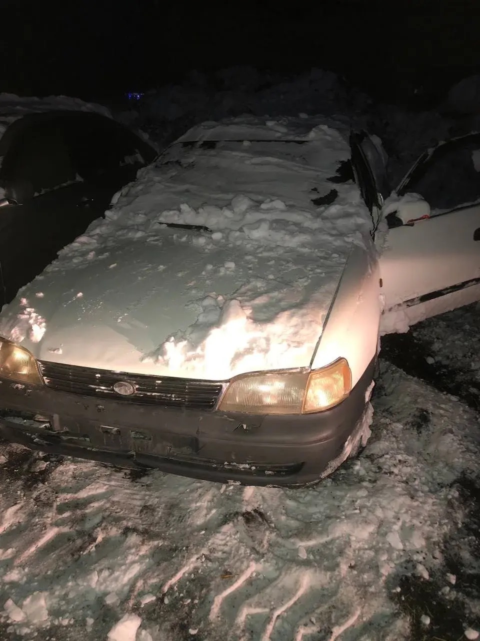 Автомобиль марки Toyota Carina,без грз, 1993 г.в., № кузова JTI53ATK000047866