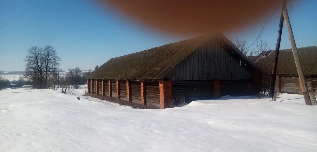 Муниципальное имущество Аликовского МО Чувашской Республики, расположенное по адресу: Чувашская Республика-Чувашия, Аликовский М.О., д. Анаткасы, в 165 м. севернее от дома №61 по ул. Центральная, в том числе: 1.1 земельный участок с кадастровым номером 21:07:241201:243, площадью 3000 кв. м.: 1.2. Объекты недвижимого имущества: - склад деревянный для хранения зерна, кадастровый номер 21:07:241201:236, площадью 214 кв. м.; - склад деревянный для хранения зерна21:07:241201:239, площадью 413.6 кв.м.