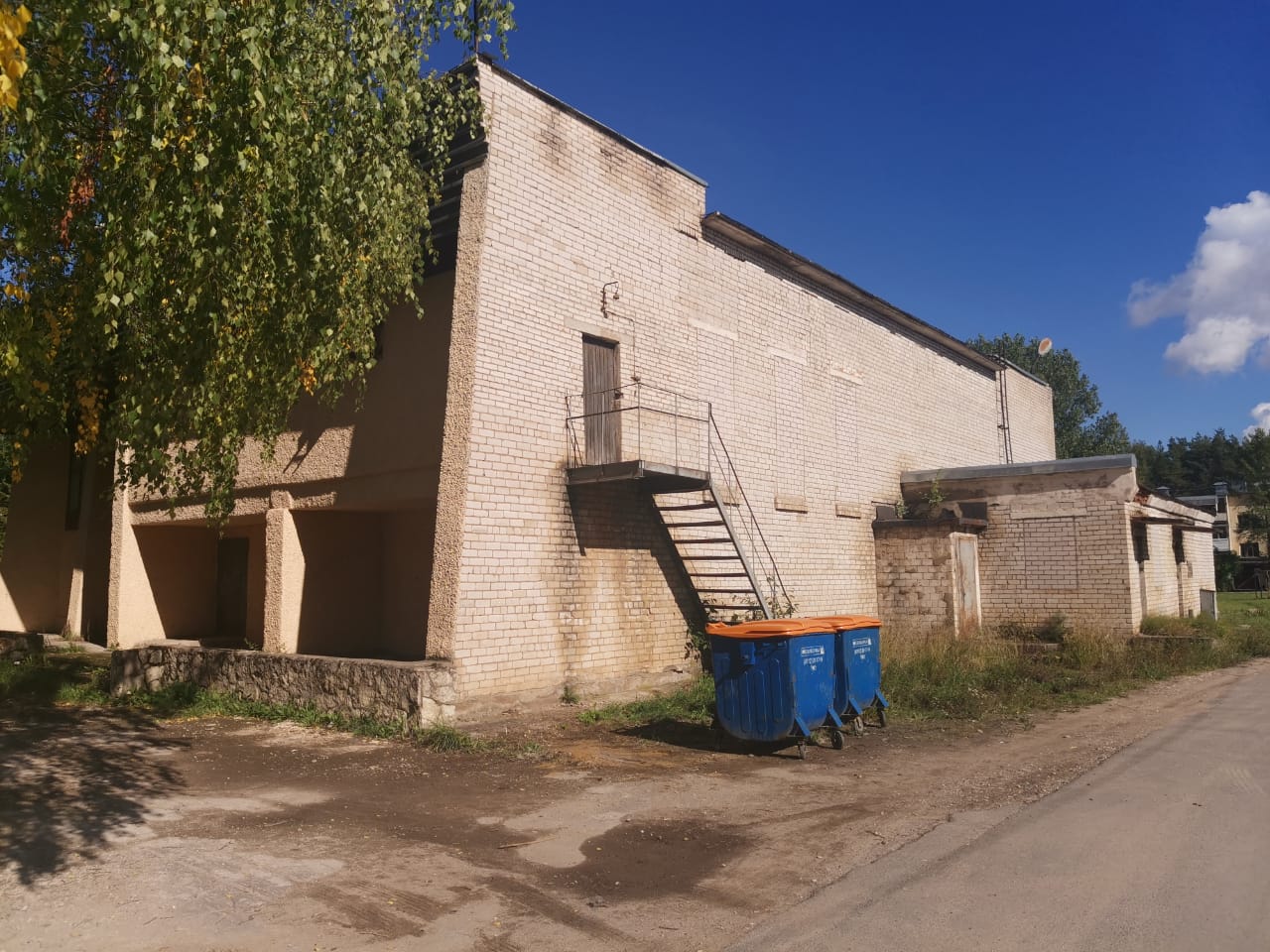 Нежилое здание с земельным участком  по адресу Псковская область, Печорский м.о., г. Печоры, ул. Мелиораторов , д. 11-Д»