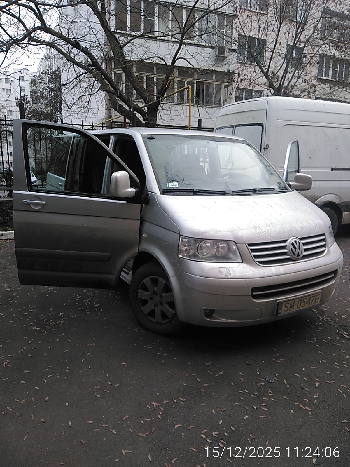 Автомобиль Volkswagen Multivan, 2003 г.в., иностранный регистрационный знак SM0547E, VIN WV2ZZZ7HZ4H056419, бывший в эксплуатации, с видимыми повреждениями, дефектами, возможны скрытые повреждения и дефекты, в комплекте с ключом зажигания, свидетельством о регистрации ТС, картой технического средства. Реализуется в качестве годных остатков. Товары, задержанные таможенным органом (51з)