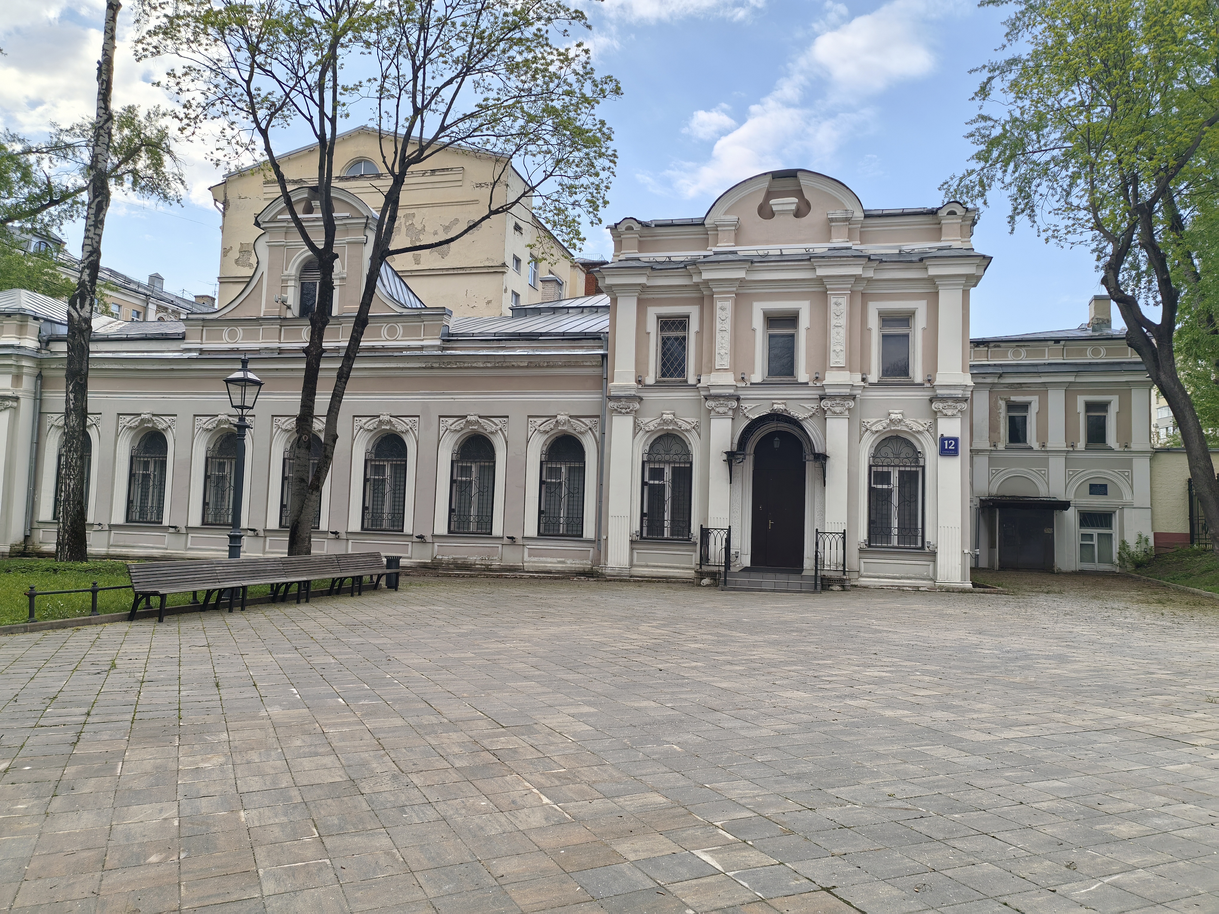 Аукцион в электронной форме на право заключения договора аренды имущества, находящегося в имущественной казне города Москвы, по адресу: г. Москва, бульв. Покровский, д. 12, стр. 1 площадью 466,4 кв. м, кадастровый номер: 77:01:0001025:1512