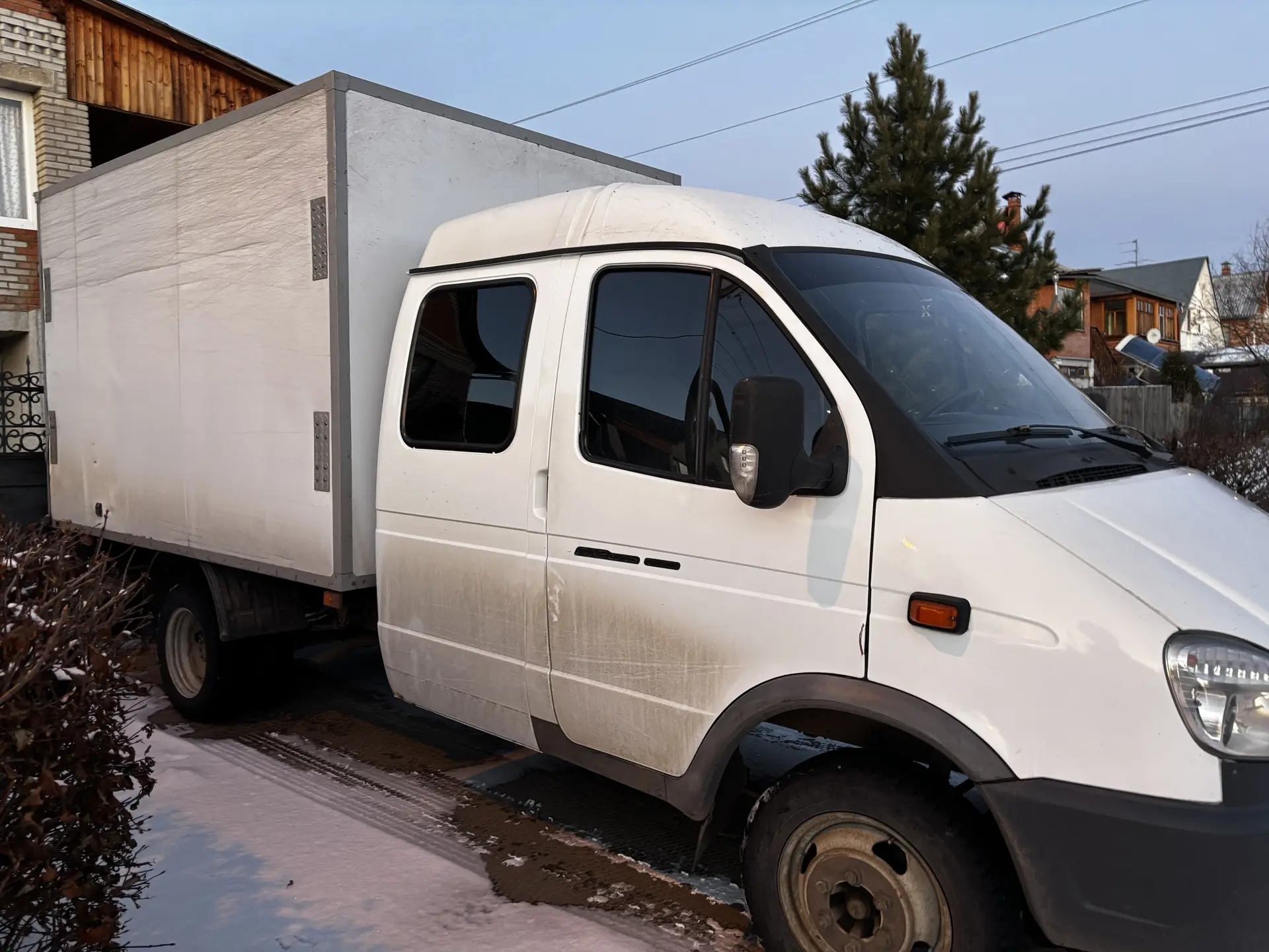 Легковой автомобиль 172442, 2013г.в., г/н Т102ММ124, VIN Х96172442D0007863, номер кузова 330230D0158884, номер двигателя D0800400 цвет белый. Начальная цена продажи 377 400 руб. Задаток 56650 руб.