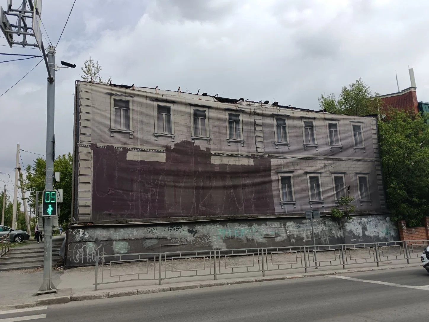 Нежилое здание общей площадью 269,2 кв.м с кадастровым номером 22:63:050238:36, являющееся объектом культурного наследия «Дом жилой», нач. XX в., включенным в единый государственный реестр объектов культурного наследия (памятников истории и культуры) народов Российской Федерации, находящееся в неудовлетворительном состоянии, расположенное по адресу: г.Барнаул, ул.Никитина, 103