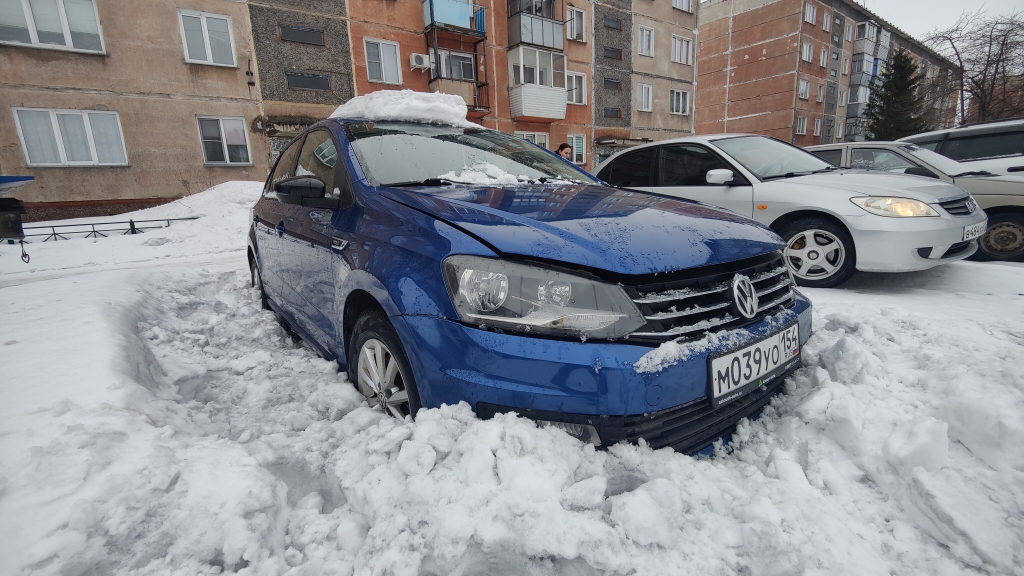 Легковой автомобиль Volkswagen Polo 2017 г.в., г/н М039УО154, VIN:XW8ZZZ61ZHG056176, цвет ярко-синий (залог, повтор)