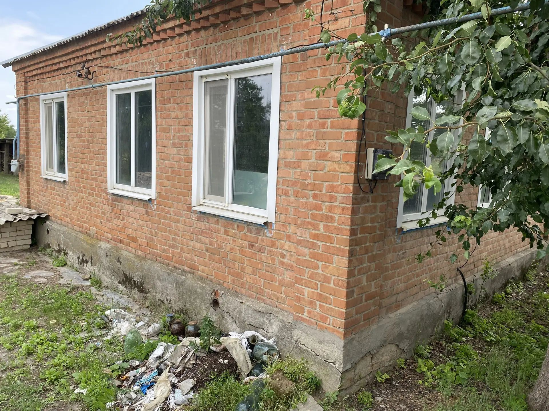 1/4 доля в праве общей долевой собственности на жилой дом, площадь 46,5 кв.м, количество этажей 1, в том числе подземных 0, кадастровый номер 26:04:050204:431, адрес: Ставропольский край, Новоалександровский район, п. ТЕМИЖБЕКСКИЙ, ул. Железнодорожная, д. 27; 1/4 доля в праве общей долевой собственности на земельный участок, площадь 1300 кв.м, кадастровый номер 26:04:050204:88, адрес: Ставропольский край, Новоалександровский район, п. ТЕМИЖБЕКСКИЙ, ул. Железнодорожная, д. 27.