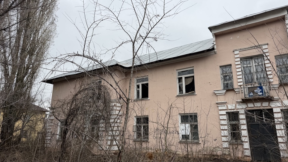 Здание, площадь 1169,6 кв.м., назначение: нежилое, наименование: административное здание.