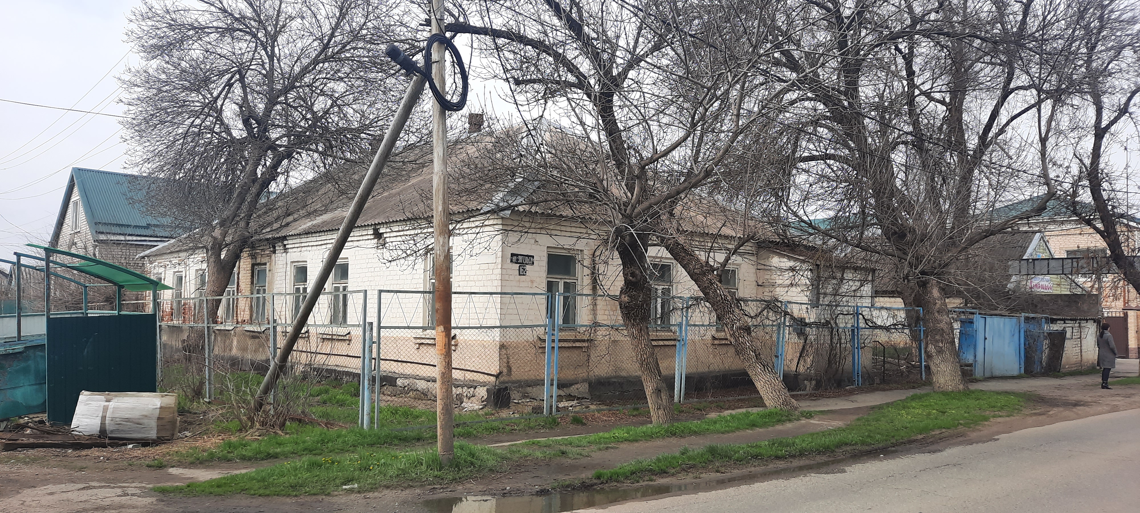 Объекты недвижимого имущества, в том числе: нежилое здание, кадастровый номер: 26:16:060216:39, площадью 247,5 кв. метра, этаж 1; нежилое здание, кадастровый номер: 26:16:060216:40, площадью 13,3 кв. метра, этаж 1 и земельный участок, относящийся к категории земель «земли населённых пунктов», с разрешенным использованием: для эксплуатации лаборатории, с кадастровым номером 26:16:060216:16, площадью 695,00 кв. метра