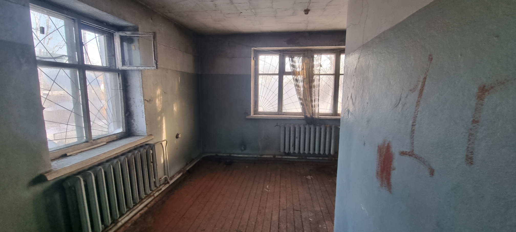 Нежилые помещения поз.1-8 первого этажа в жилом доме