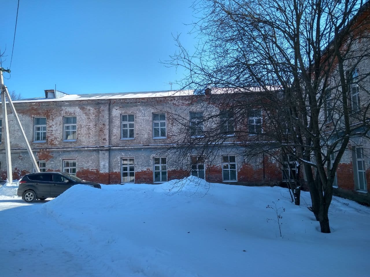 Здание 1319 кв.м и земельный участок 2173 кв.м, расположенные по адресу: Российская Федерация, Московская область, городской округ Чехов, поселок Мещерское, улица Дубравная, строение 15м