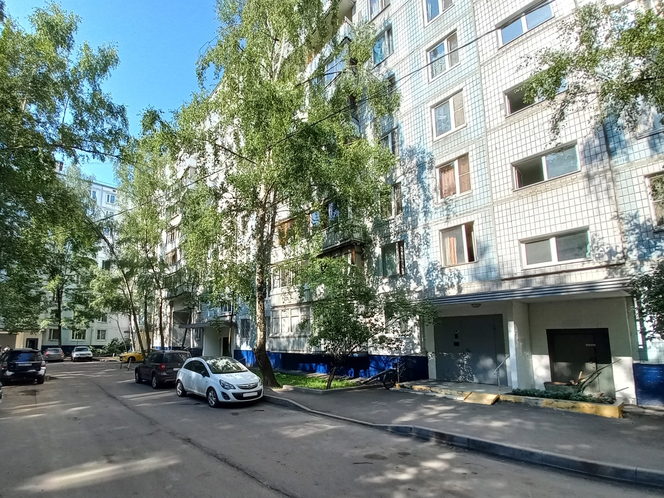 Продажа имущества, находящегося в собственности города Москвы, жилое помещение по адресу: г. Москва, ул. Голубинская, д. 9, кв. 249, ком. 2, 3, жилой площадью 23,3 кв. м (этаж № 9), кадастровый номер: 77:06:0009002:9133