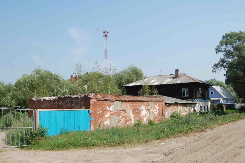 Продажа находящегося в федеральной собственности объекта недвижимого имущества площадью 255,7 кв. метров (кадастровый номер 76:22:010101:3801), являющегося объектом культурного наследия регионального значения, находящимся в неудовлетворительном состоянии, с одновременным предоставлением в аренду земельного участка площадью 1 212 кв. метра, на котором расположен такой объект недвижимого имущества, местоположение: Ярославская область, р-н Угличский, г. Углич, ул.Селивановский ручей, д. 11