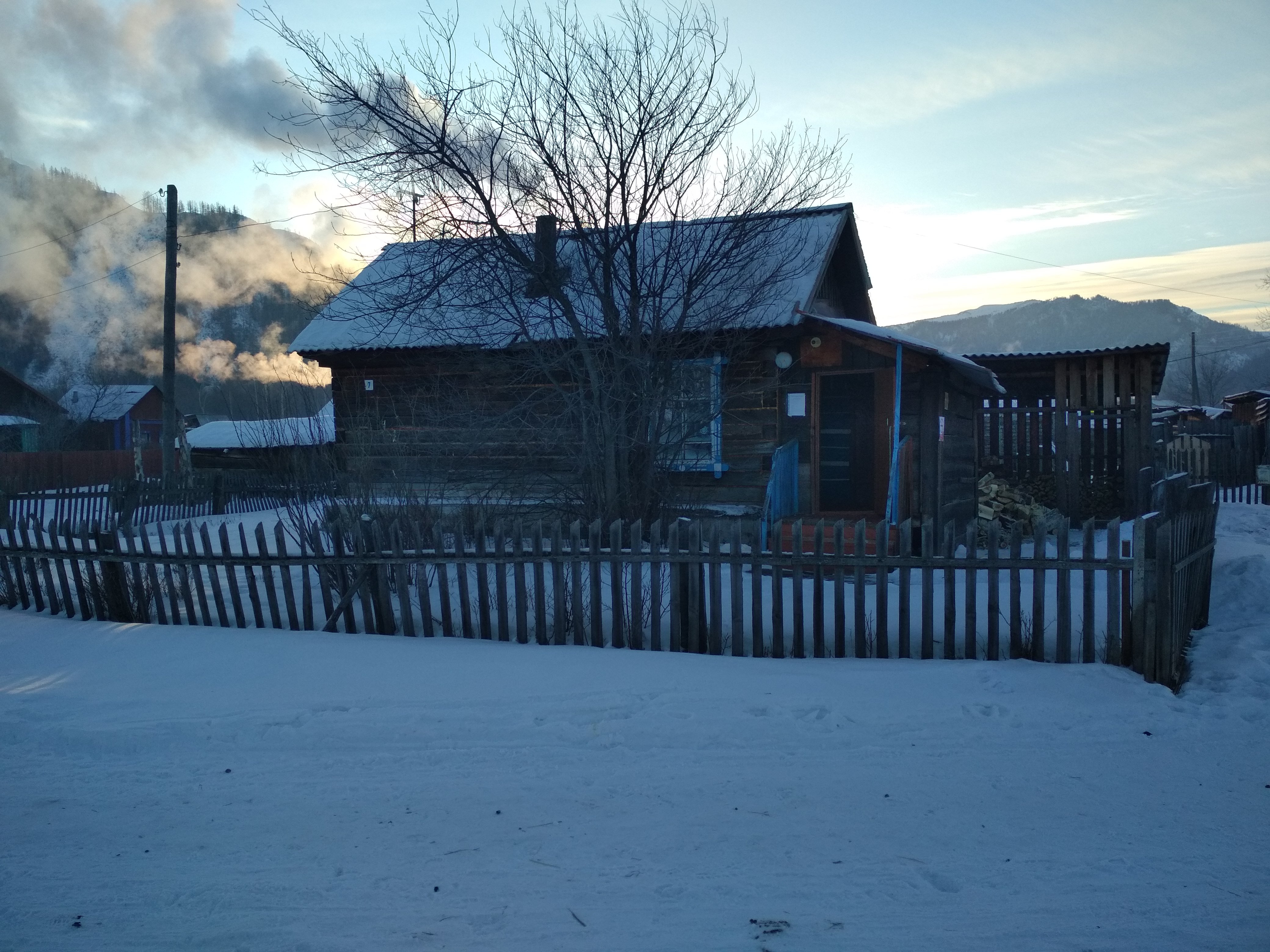 Нежилое здание площадью 25,1 кв.м, кадастровый номер: 04:08:060301:305 с земельным участком площадью 297 кадастровый: 04:08:060301:183