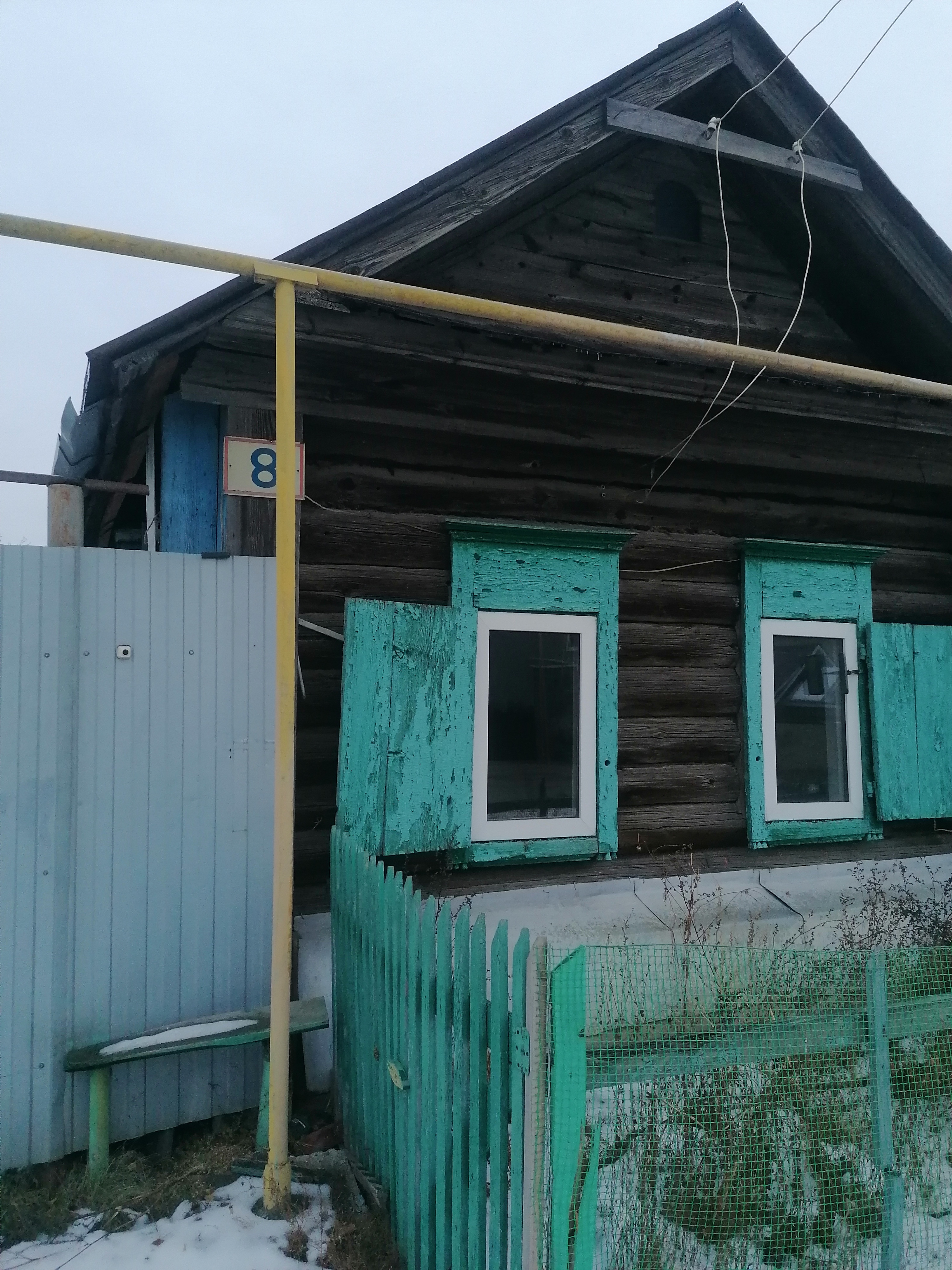 Жилой дом с кадастровым номером 66:33:0101010:870, общей площадью 28 кв. м и земельного участка под ним, общей площадью 587 кв. м с кадастровым номером 66:33:0101010:61