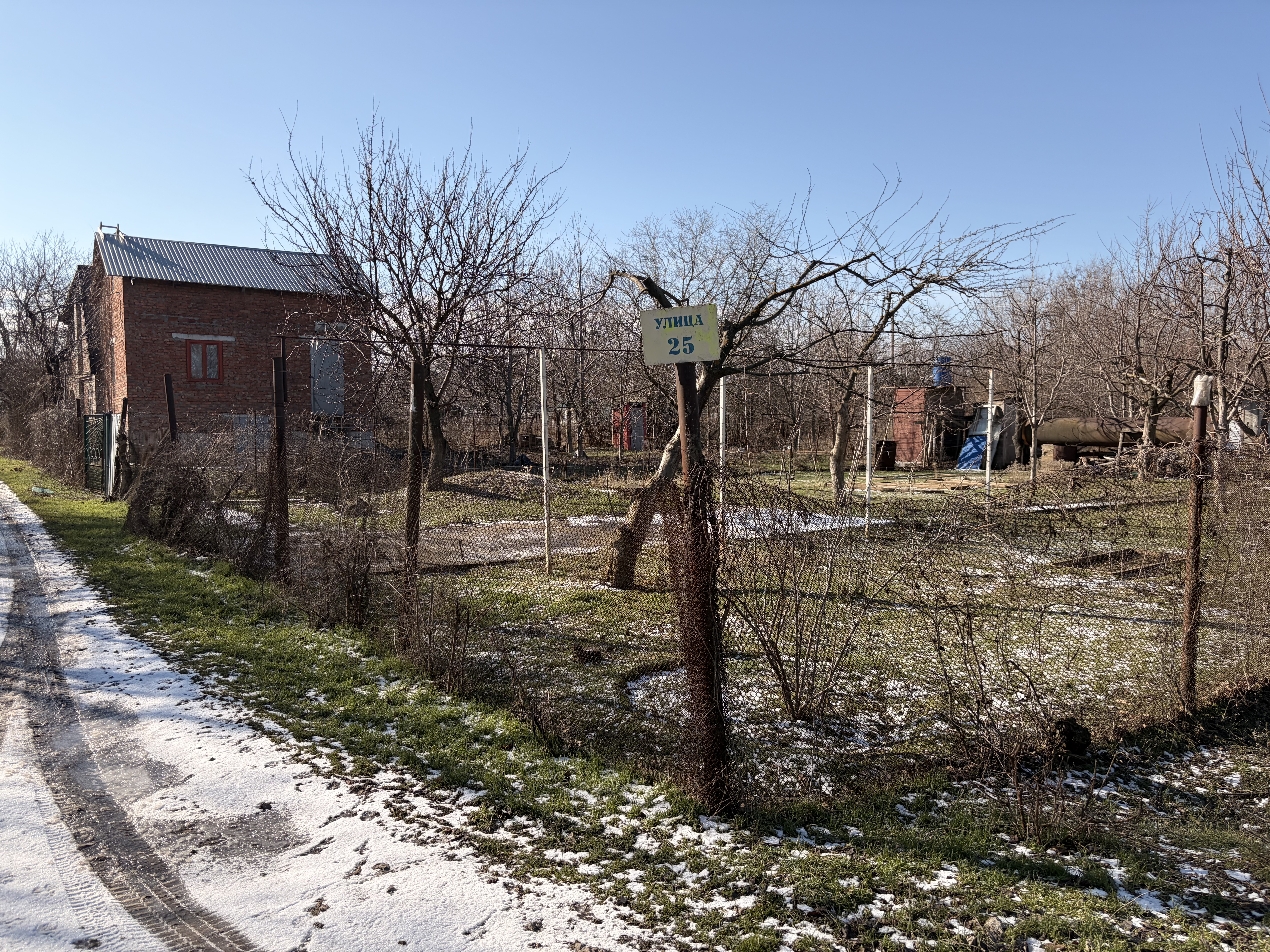 Находящийся в собственности муниципального образования «Город Волгодонск» земельный участок, из категории земель населенных пунктов, с кадастровым номером 61:48:0070306:459, площадью 395 кв.м., расположенный по адресу: Ростовская обл., г. Волгодонск, Садоводство «Мирный атом», ул. 25, уч. 6, с видом разрешенного использования «садоводство».