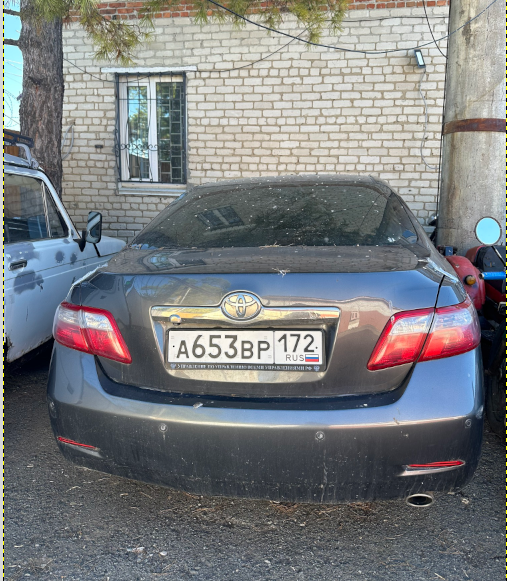 Автомобиль Toyota CAMRY, с г.р.з. А653ВР172, VIN XW7BE40K70S033996, 2011 г.в. ТС обременено ЗАЛОГОМ, который остается на имуществе, согласно ГК РФ (покупатель оплачивает залог самостоятельно). ТС имеет ограничения ФССП на регистрационные действия (ключи и документы отсутствуют, техническое состояние не проверялось, пробег не известен). Имущество продается в том виде, в каком оно есть, в случае продажи возврату/обмену не подлежит. За скрытые дефекты имущества Продавец ответственности не несет.